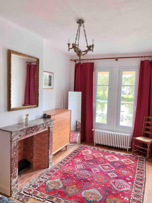 Maison De Charme Avec Vue Sur Chateau 皮埃尔丰 外观 照片
